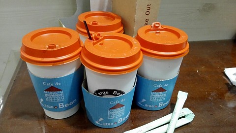 고객님들께서 사다주신 간식들 입니다 